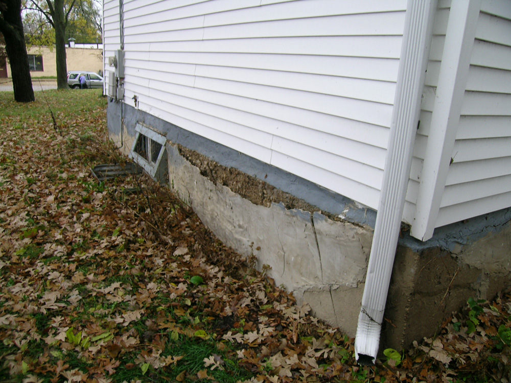 Horizontal Crack in Concrete Wall